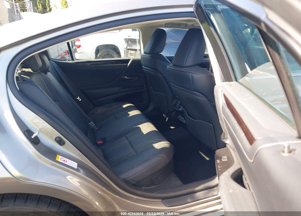 2019 LEXUS ES 300H LUXURY/ULTRA LUXURY VIN: JTHB21B15K2031457