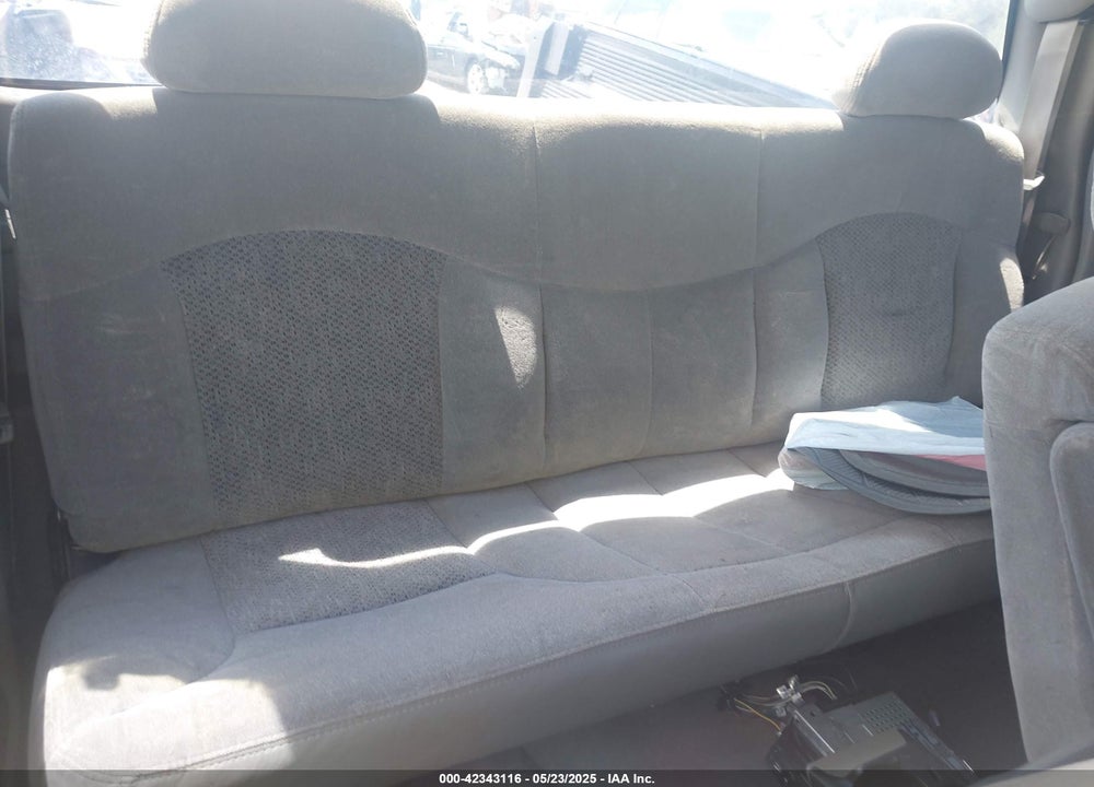 2000 CHEVROLET SILVERADO 1500 LS VIN: 2GCEC19W9Y1385830