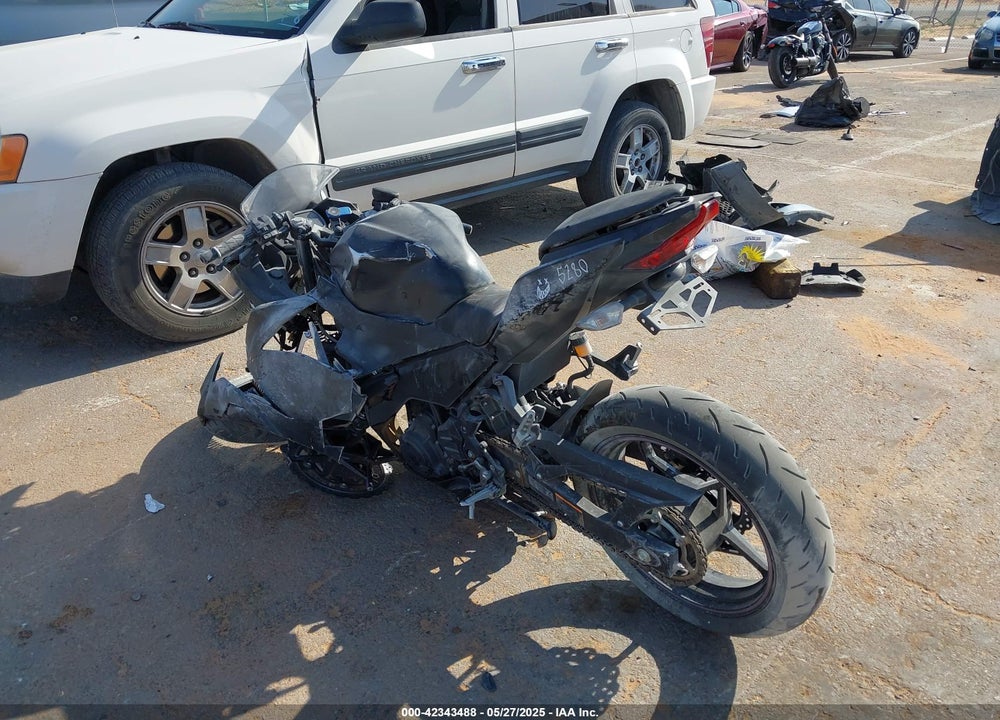 2023 KAWASAKI EX400 VIN: JKAEXKG14PDAL8813