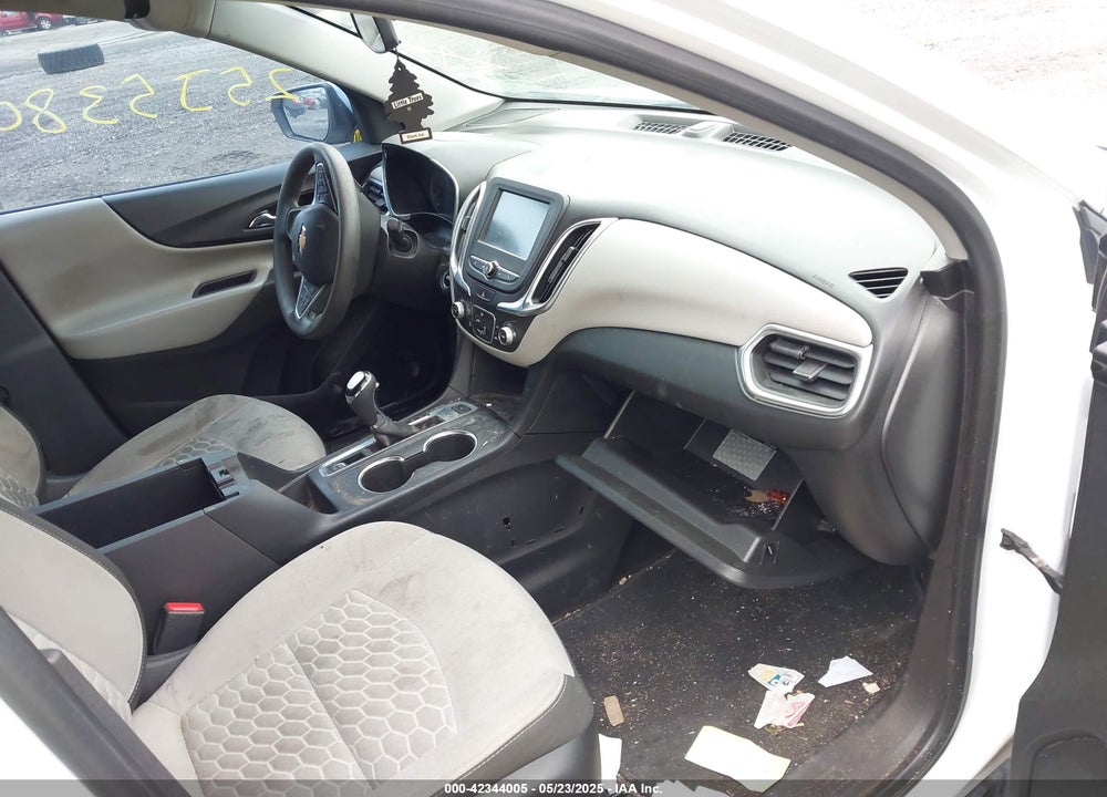 2018 CHEVROLET EQUINOX VIN: 2GNAXREV8J6137888
