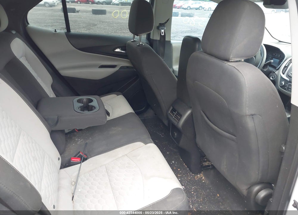 2018 CHEVROLET EQUINOX VIN: 2GNAXREV8J6137888