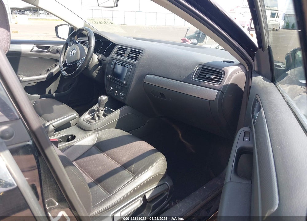 2017 VOLKSWAGEN JETTA VIN: 3VWDB7AJ6HM256743