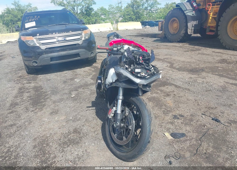 2024 DUCATI PANIGALE V4S VIN: ZDMDAGWWXRB009474