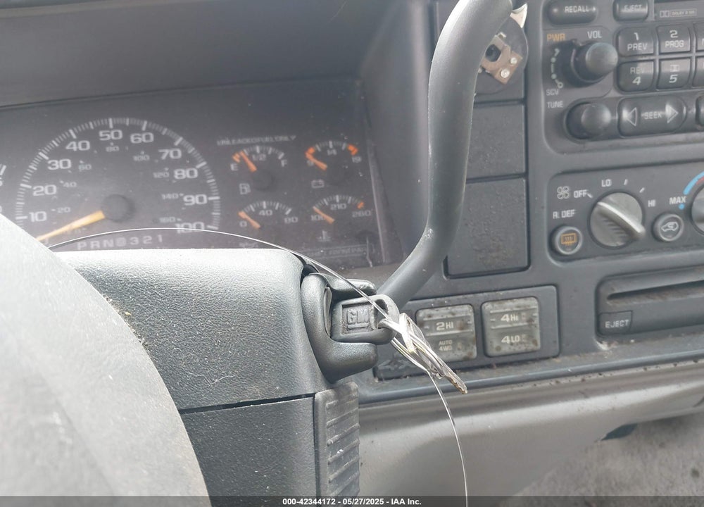 1999 GMC SUBURBAN 1500 SL VIN: 1GKFK16R4XJ794266