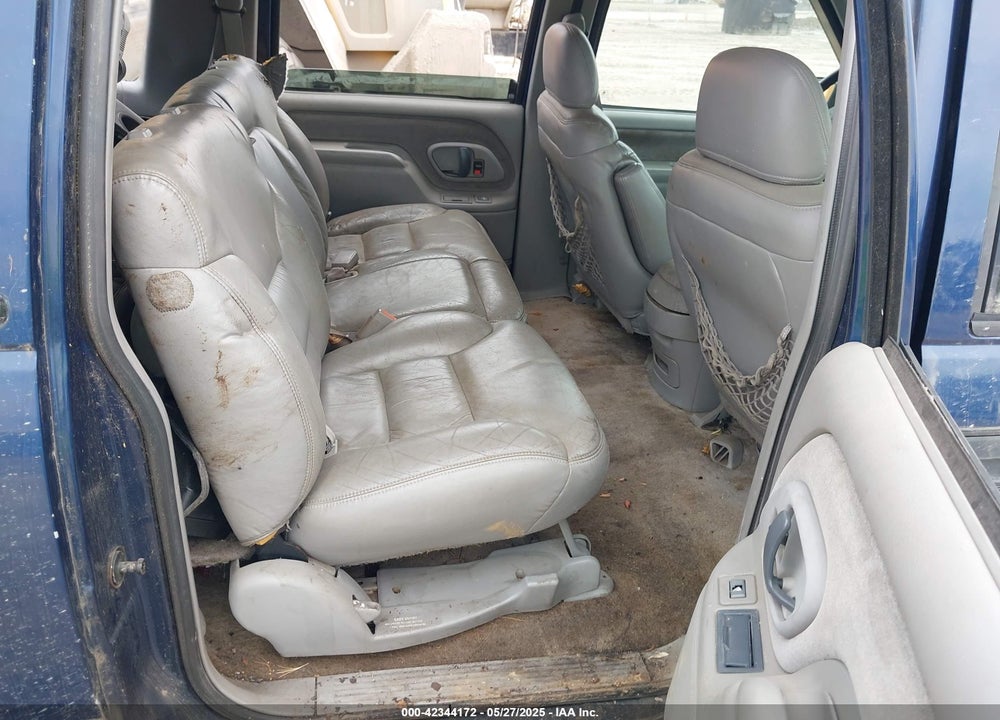 1999 GMC SUBURBAN 1500 SL VIN: 1GKFK16R4XJ794266
