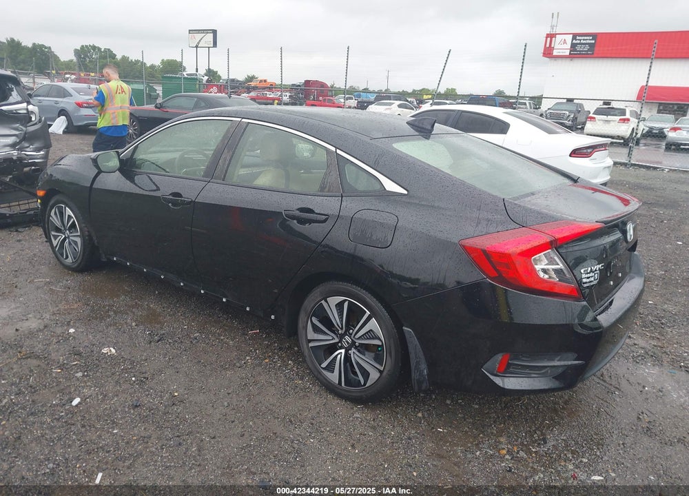 2018 HONDA CIVIC VIN: JHMFC1F75JX041680