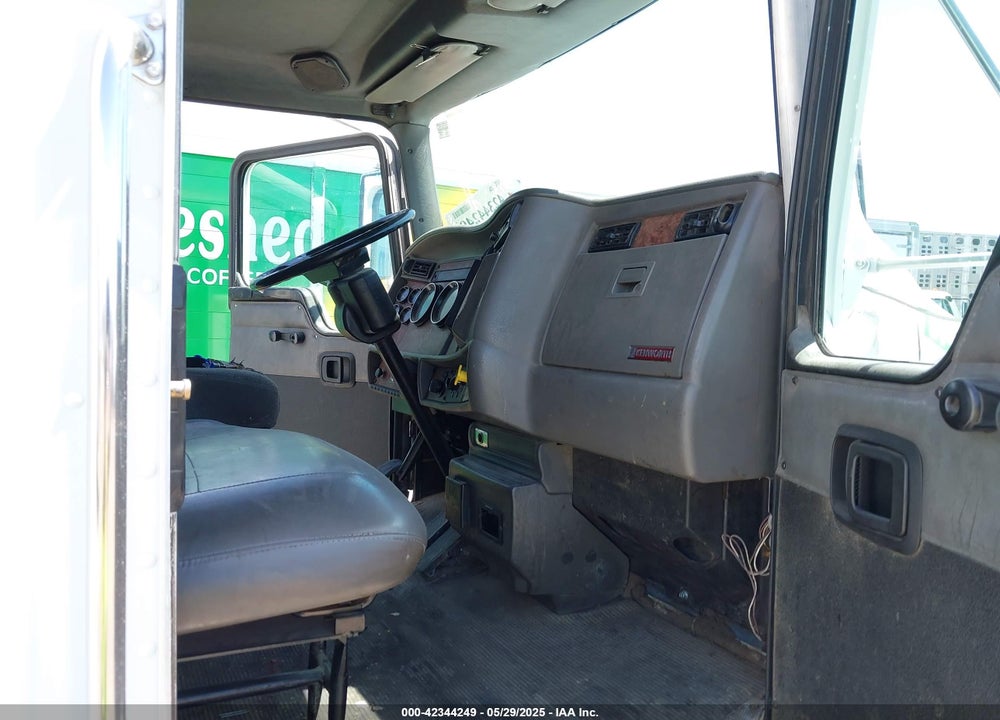 2003 KENWORTH CONSTRUCTION T300 VIN: 2NKMHD6X43M390581