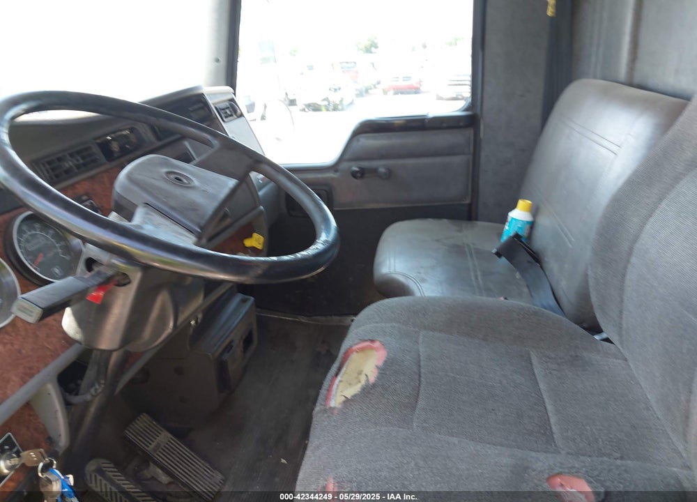 2003 KENWORTH CONSTRUCTION T300 VIN: 2NKMHD6X43M390581