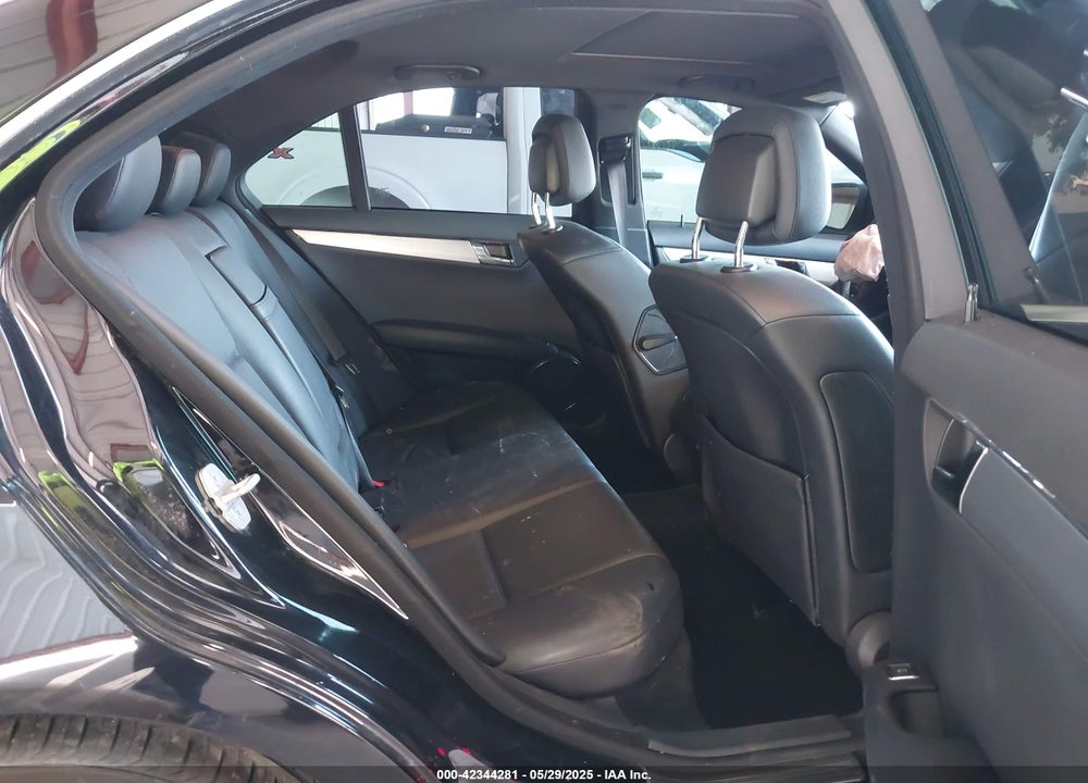 2009 MERCEDES-BENZ C 300 LUXURY/SPORT VIN: WDDGF54X79R042424