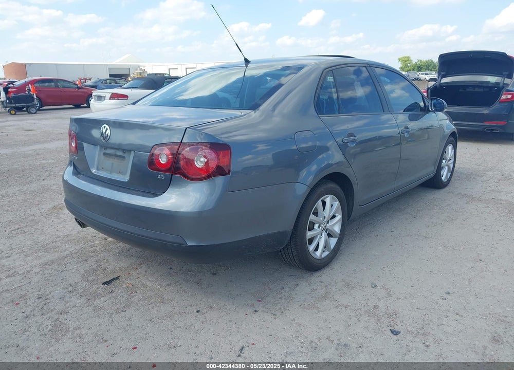 2010 VOLKSWAGEN JETTA VIN: 3VWRX7AJ8AM158567