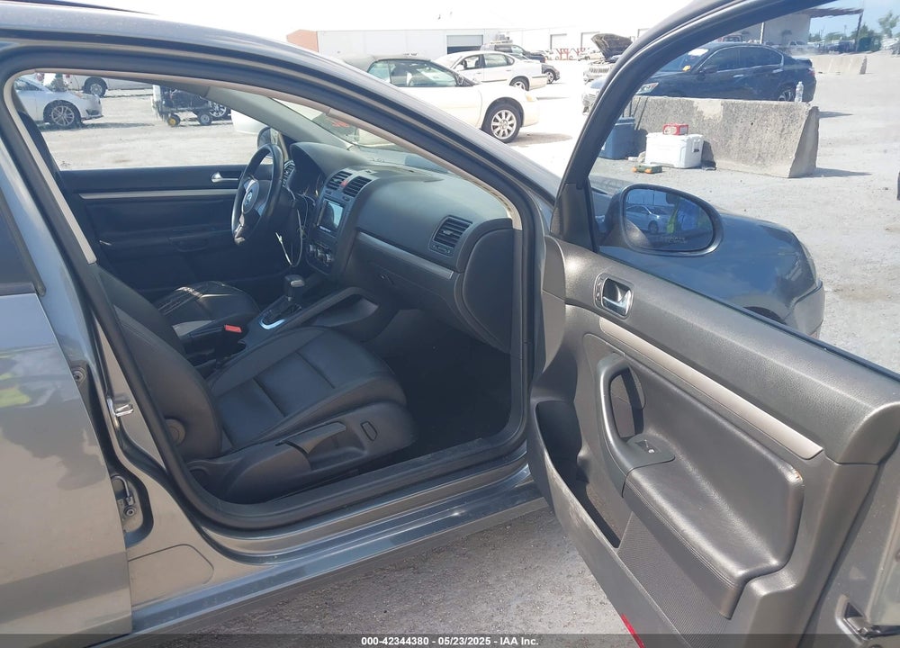 2010 VOLKSWAGEN JETTA VIN: 3VWRX7AJ8AM158567