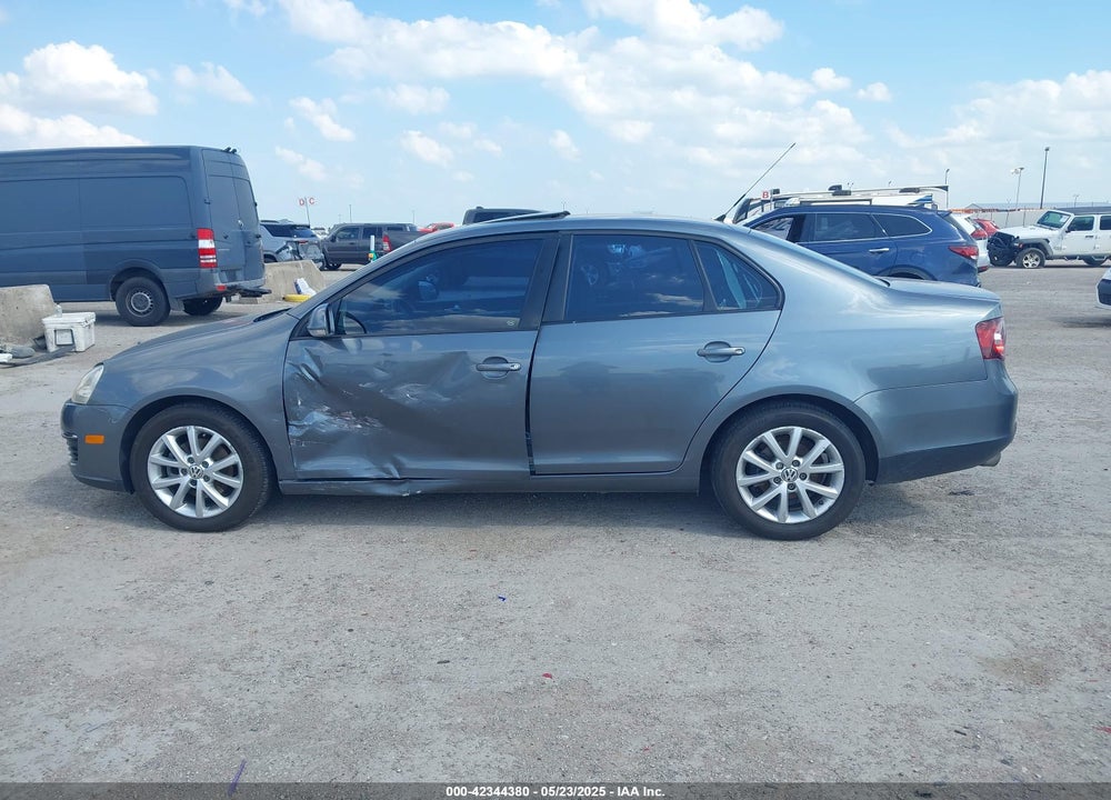 2010 VOLKSWAGEN JETTA VIN: 3VWRX7AJ8AM158567