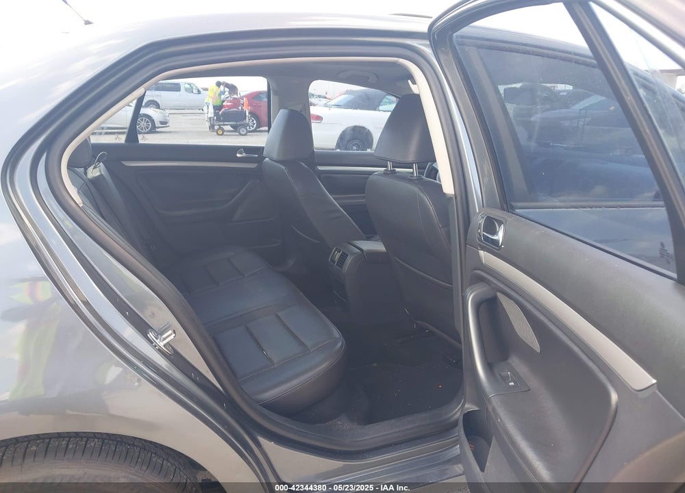 2010 VOLKSWAGEN JETTA VIN: 3VWRX7AJ8AM158567