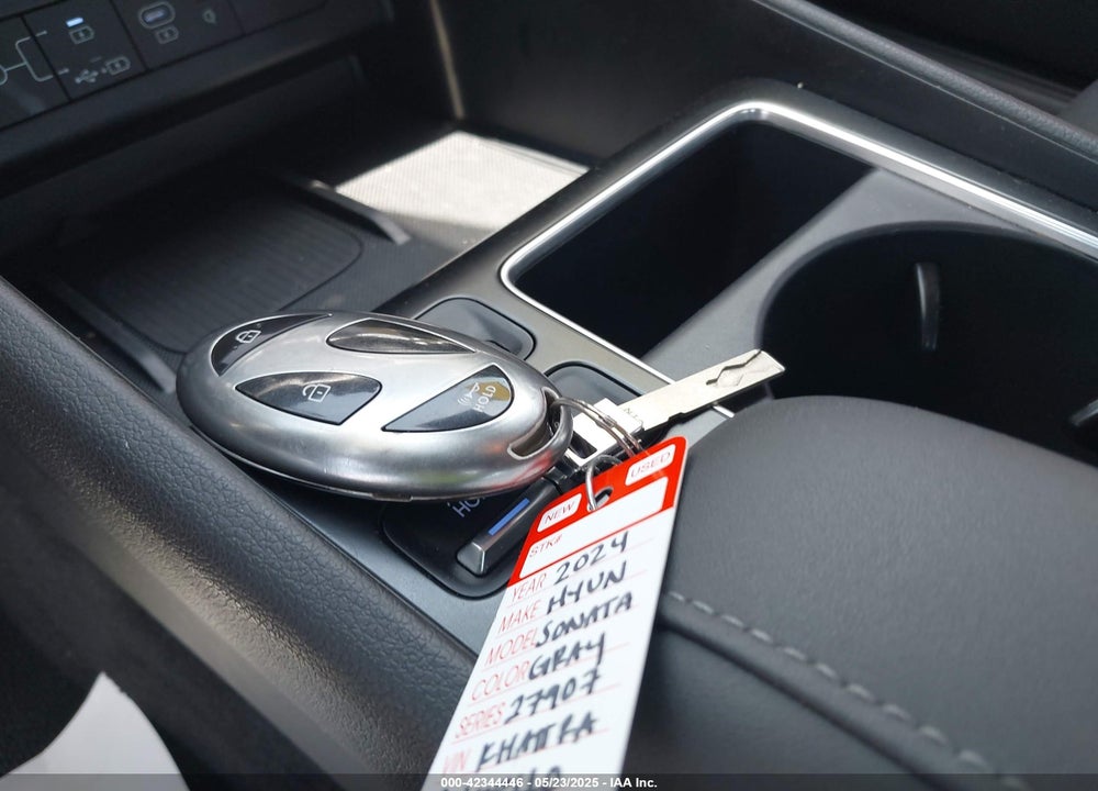 2024 HYUNDAI SONATA HYBRID SEL VIN: KMHL34JJ5RA097329