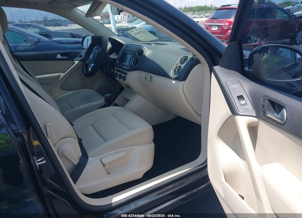 2015 VOLKSWAGEN TIGUAN SE VIN: WVGAV7AX9FW555315