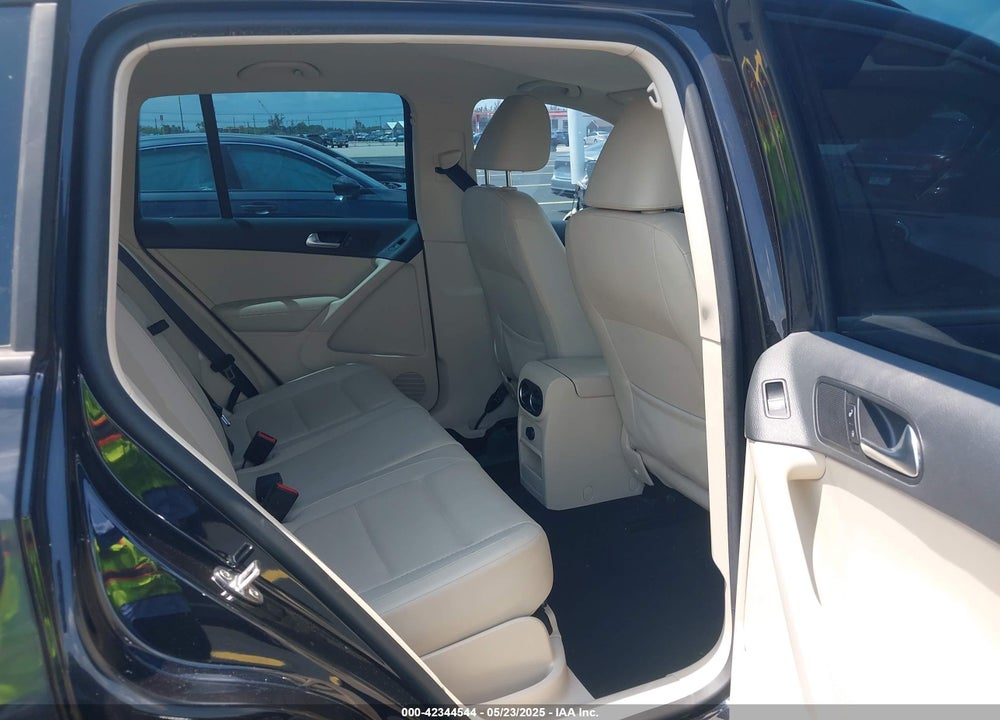 2015 VOLKSWAGEN TIGUAN SE VIN: WVGAV7AX9FW555315