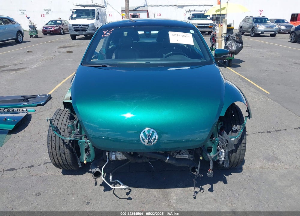 2018 VOLKSWAGEN BEETLE 2.0T SE VIN: 3VWJD7ATXJM702476