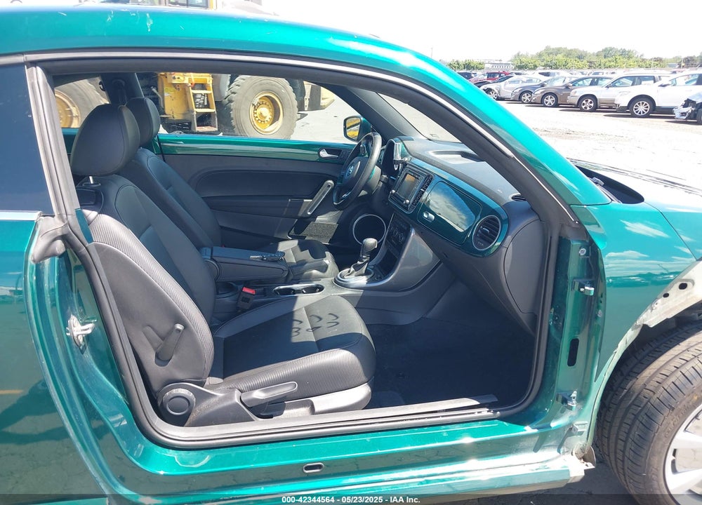 2018 VOLKSWAGEN BEETLE 2.0T SE VIN: 3VWJD7ATXJM702476