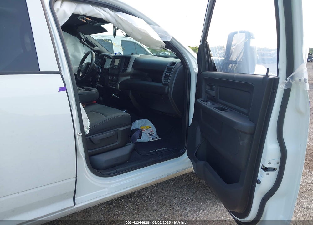 2024 RAM 3500 TRADESMAN  4X4 8' BOX VIN: 3C63RRGL6RG411930