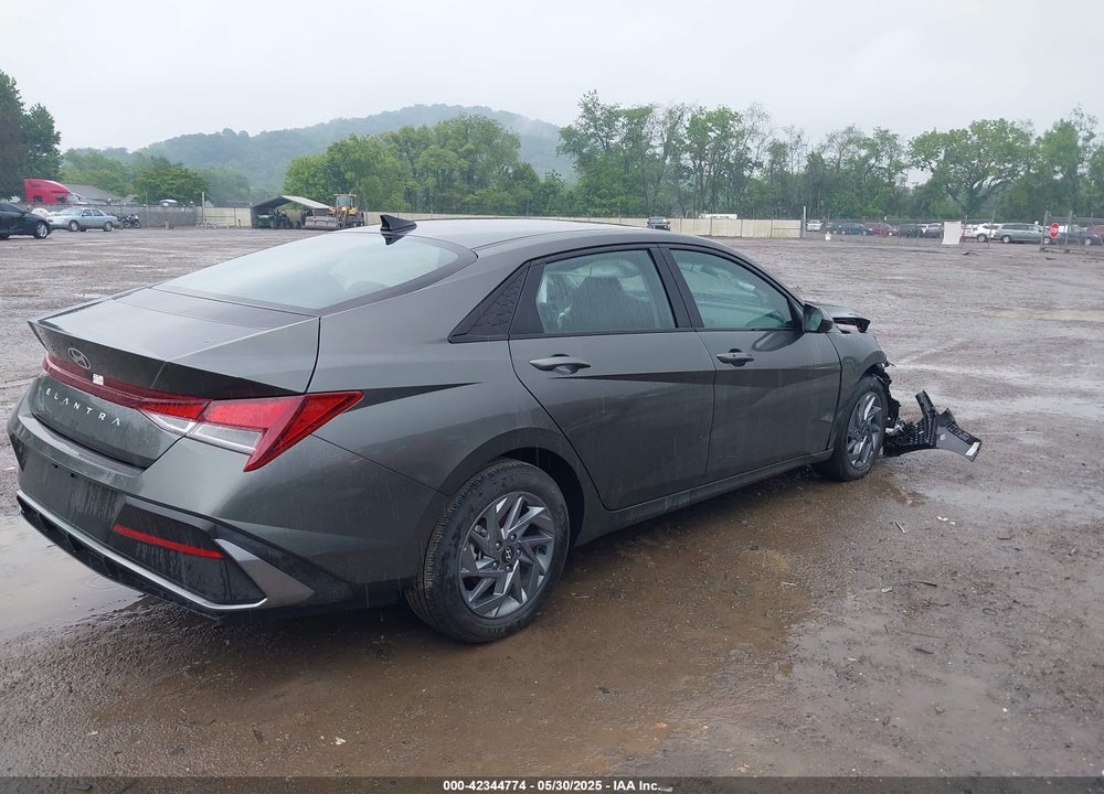 2024 HYUNDAI ELANTRA VIN: KMHLM4DG0RU685165