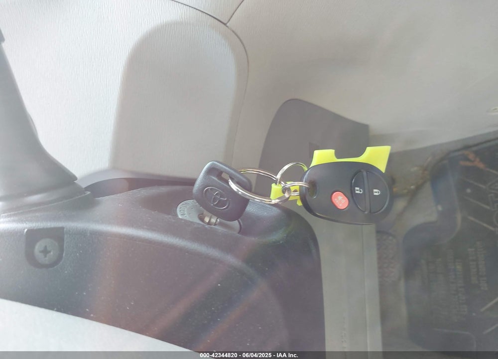 2011 TOYOTA SIENNA BASE V6 VIN: 5TDZK3DC1BS090217