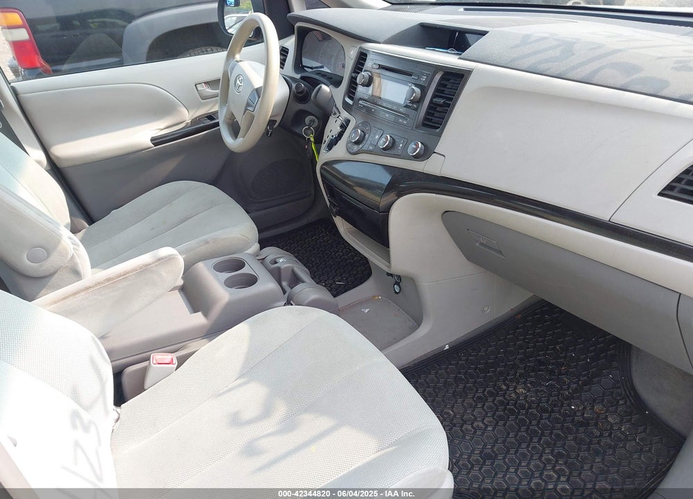 2011 TOYOTA SIENNA BASE V6 VIN: 5TDZK3DC1BS090217
