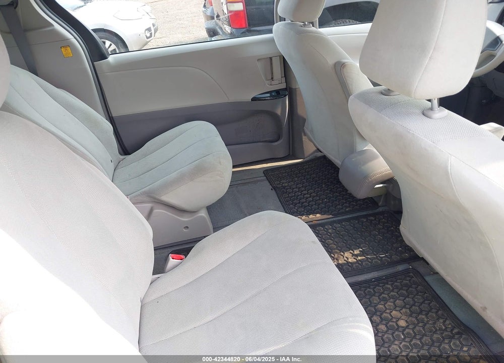 2011 TOYOTA SIENNA BASE V6 VIN: 5TDZK3DC1BS090217