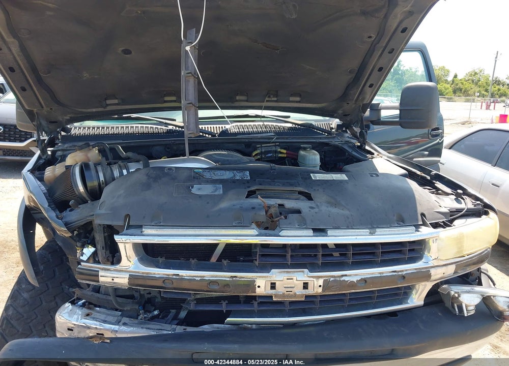 2003 CHEVROLET SUBURBAN 2500 LT VIN: 3GNGC26U13G199630