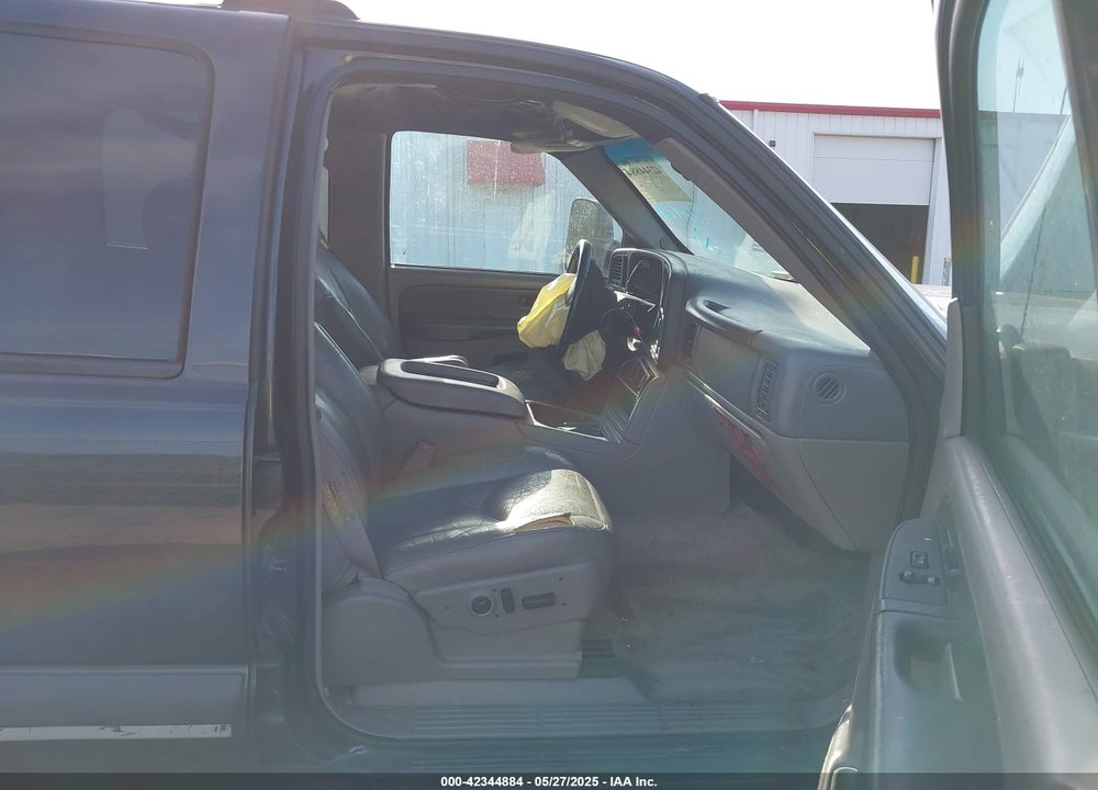 2003 CHEVROLET SUBURBAN 2500 LT VIN: 3GNGC26U13G199630
