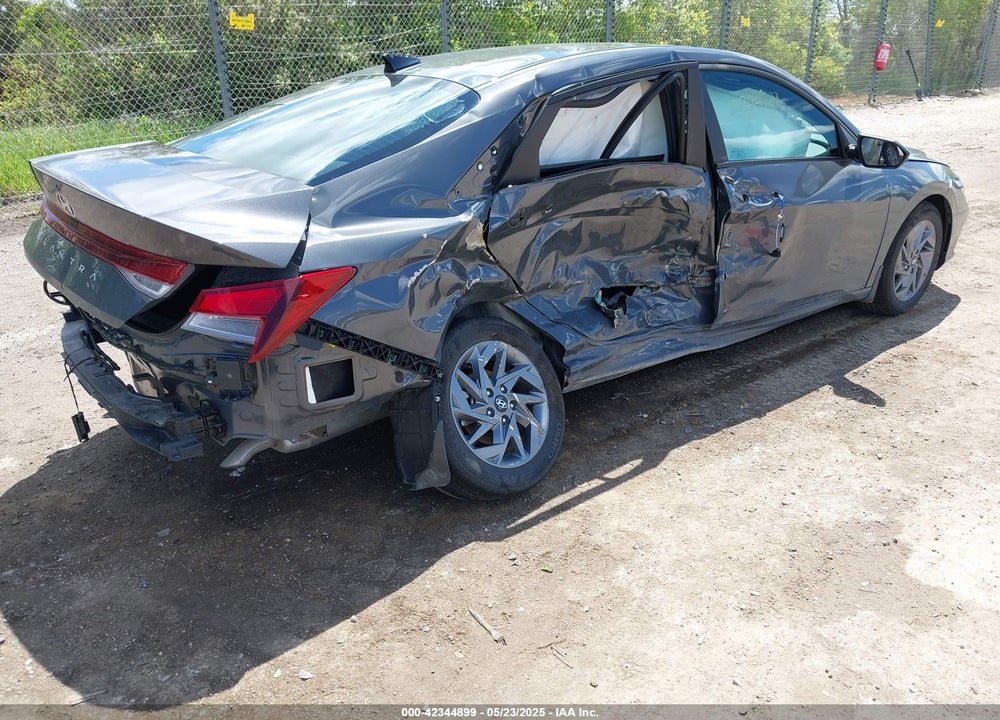 2024 HYUNDAI ELANTRA VIN: KMHLM4DG8RU818822