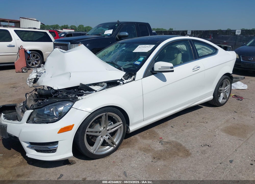 2014 MERCEDES-BENZ C CLASS VIN: WDDGJ4HB1EG252546