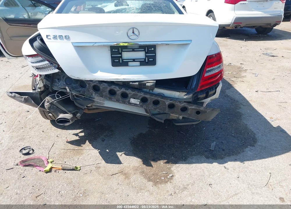 2014 MERCEDES-BENZ C CLASS VIN: WDDGJ4HB1EG252546