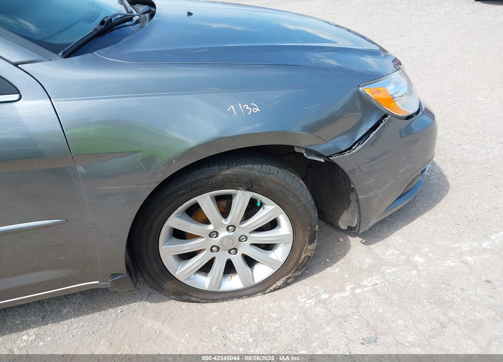 2013 CHRYSLER 200 VIN: 1C3CCBCG5DN607792