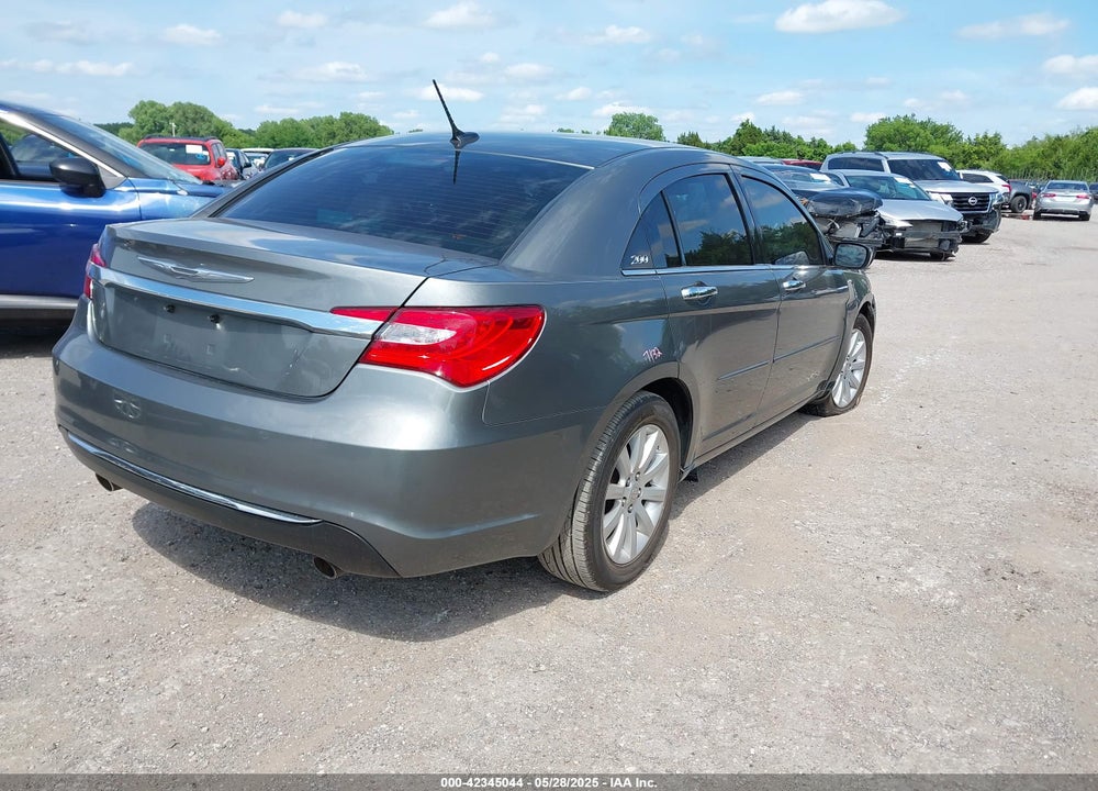 2013 CHRYSLER 200 VIN: 1C3CCBCG5DN607792