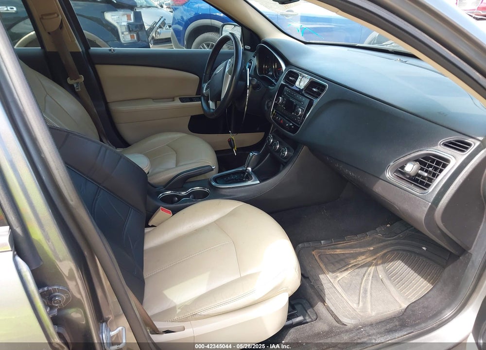 2013 CHRYSLER 200 VIN: 1C3CCBCG5DN607792