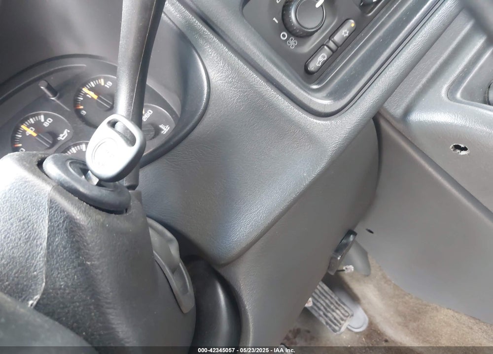 2005 CHEVROLET SILVERADO 1500 LS VIN: 2GCEK13T051368475
