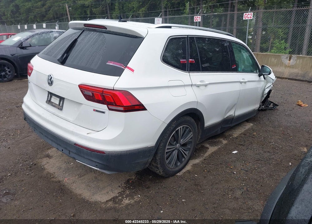 2019 VOLKSWAGEN TIGUAN VIN: 3VV2B7AXXKM009359