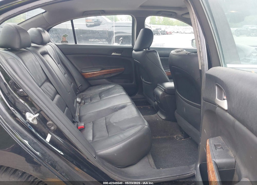 2011 HONDA ACCORD VIN: 1HGCP2F88BA038155