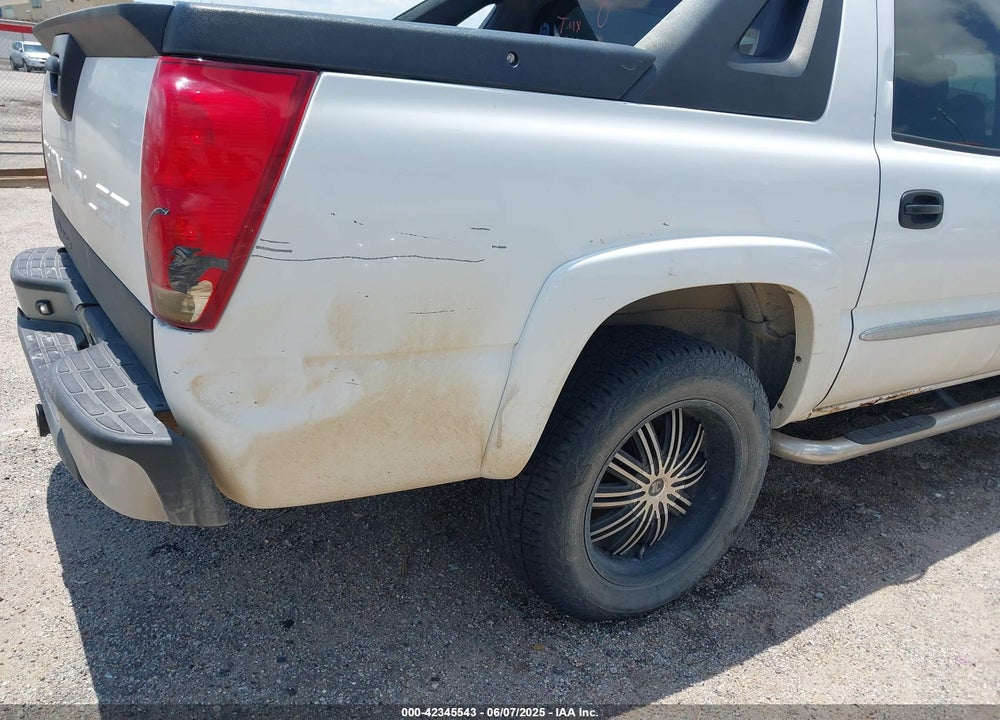 2005 CHEVROLET AVALANCHE 1500 LS VIN: 3GNEC12Z15G267981