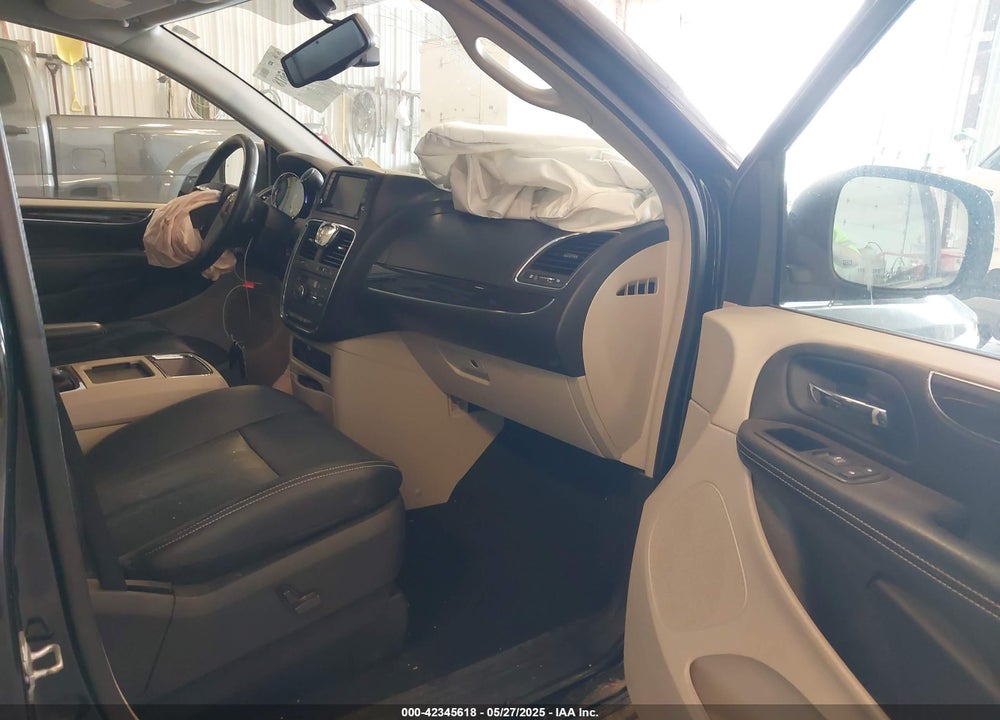 2013 CHRYSLER TOWN & COUNTRY VIN: 2C4RC1CG7DR818365