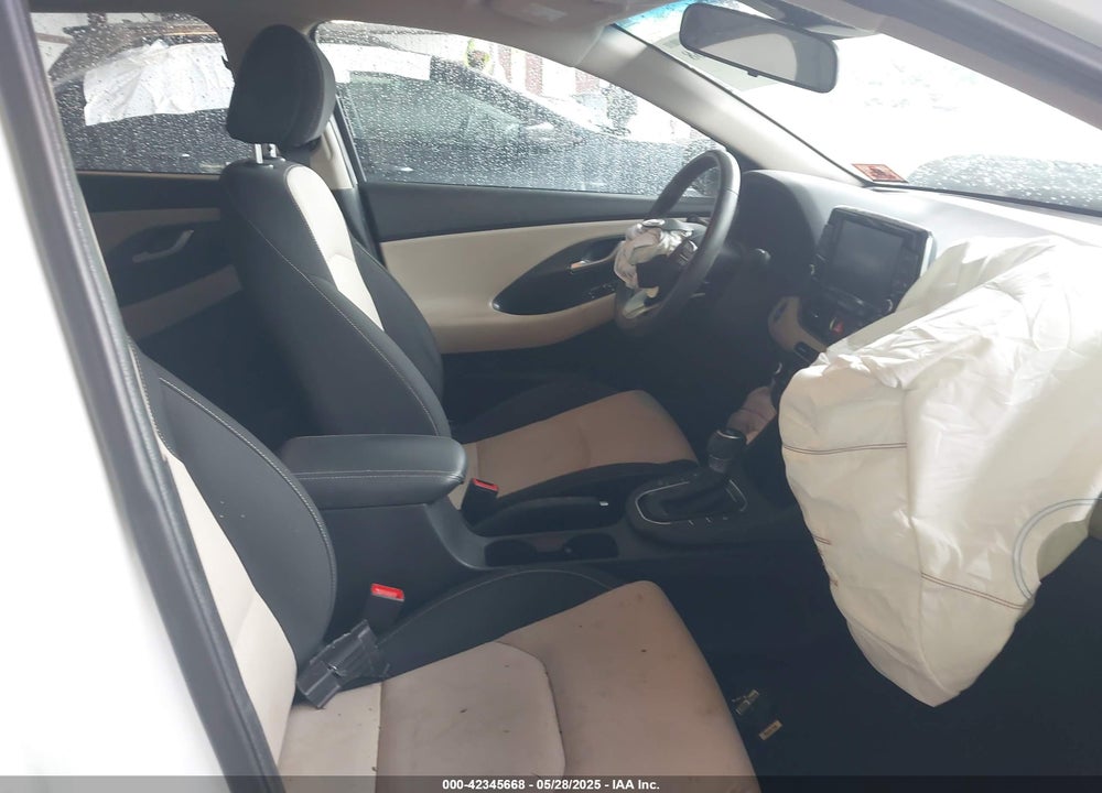 2018 HYUNDAI ELANTRA GT VIN: KMHH35LE9JU013527