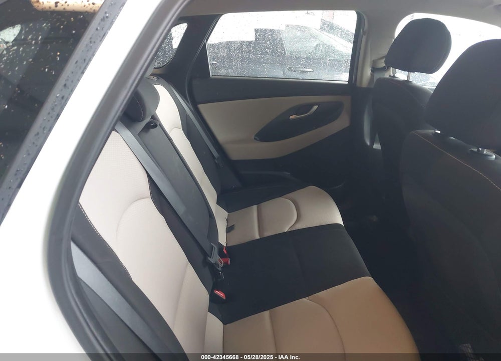 2018 HYUNDAI ELANTRA GT VIN: KMHH35LE9JU013527