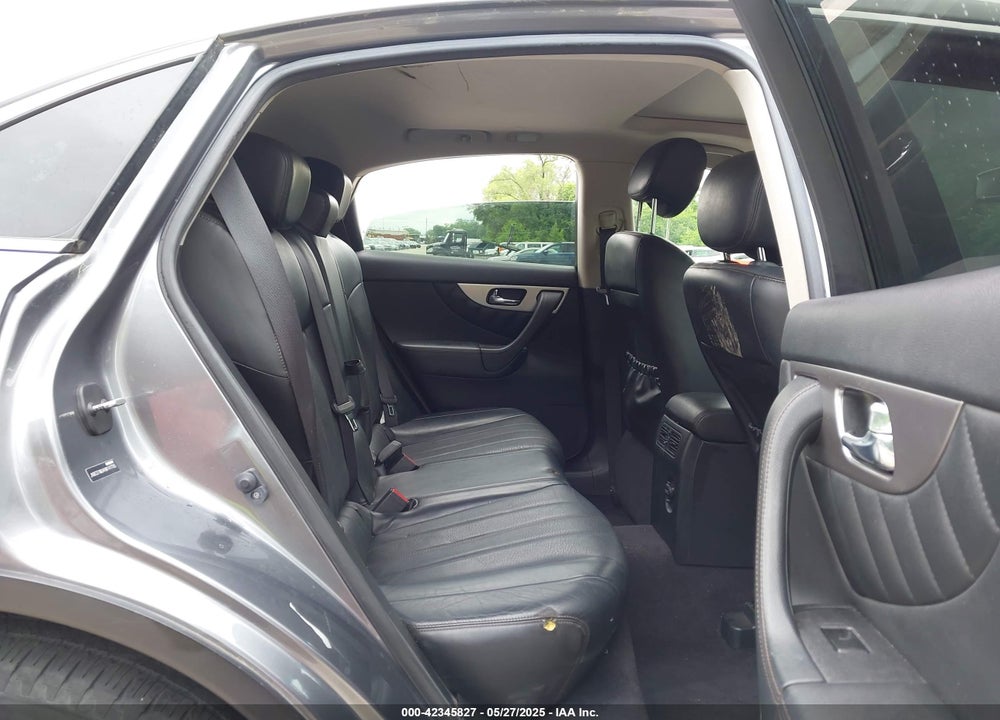 2017 INFINITI QX70 VIN: JN8CS1MU4HM141785
