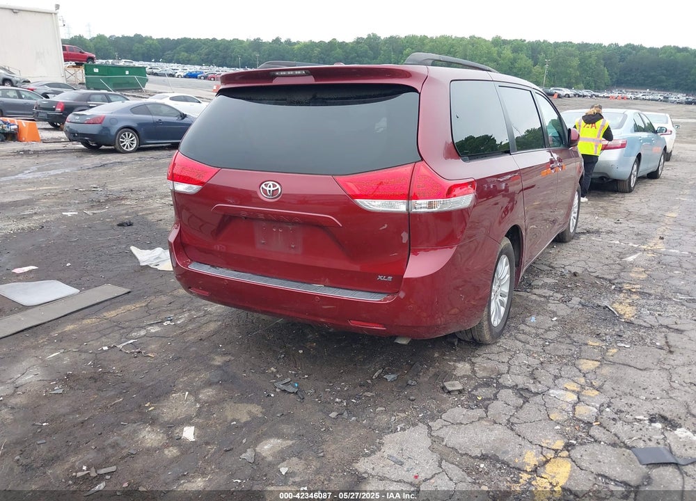 2011 TOYOTA SIENNA VIN: 5TDYK3DC1BS007266