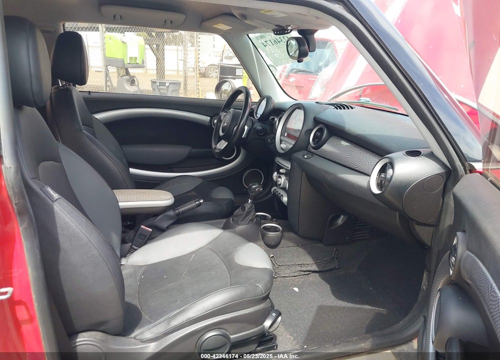 2009 MINI COOPER S VIN: WMWMF73559TW87548