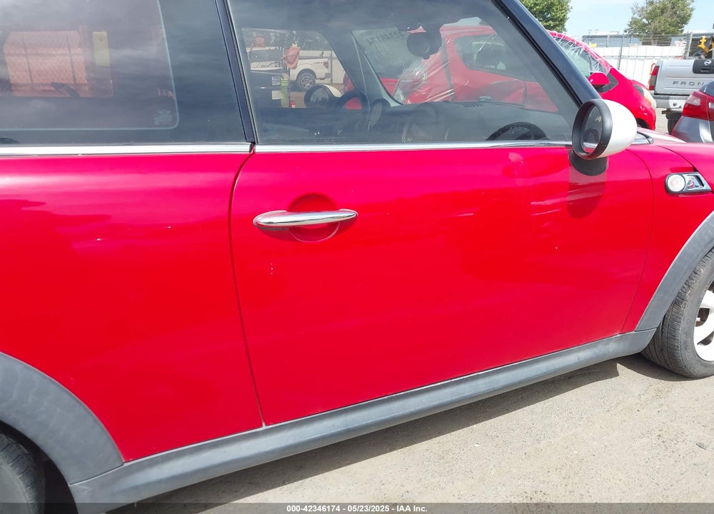2009 MINI COOPER S VIN: WMWMF73559TW87548