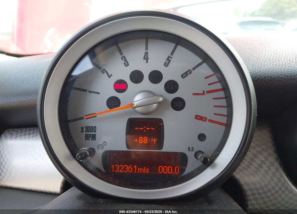 2009 MINI COOPER S VIN: WMWMF73559TW87548