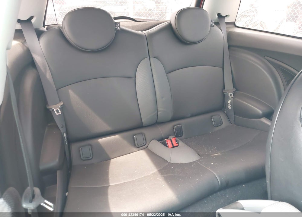 2009 MINI COOPER S VIN: WMWMF73559TW87548