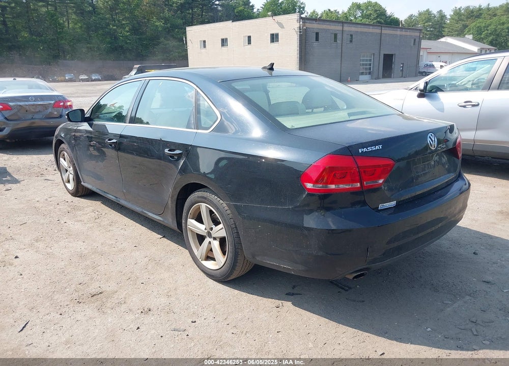 2013 VOLKSWAGEN PASSAT VIN: 1VWBP7A38DC028586