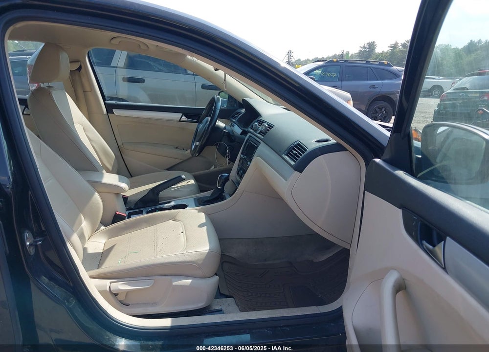 2013 VOLKSWAGEN PASSAT VIN: 1VWBP7A38DC028586